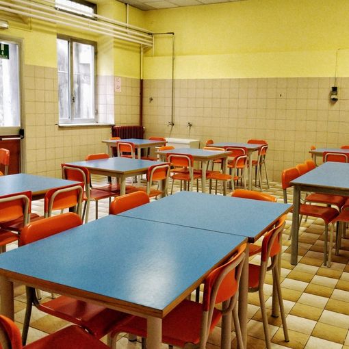 mensa scolastica vuota