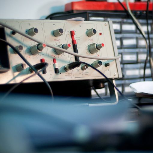Oscilloscopi: caratteristiche e vantaggi dei modelli digitali