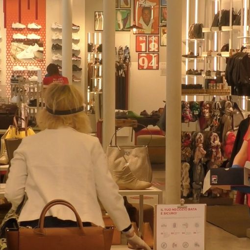 Il Piemonte si risveglia arancione: da oggi negozi aperti dalle 5 alle 22. E i mercati tornano &quot;al completo&quot;