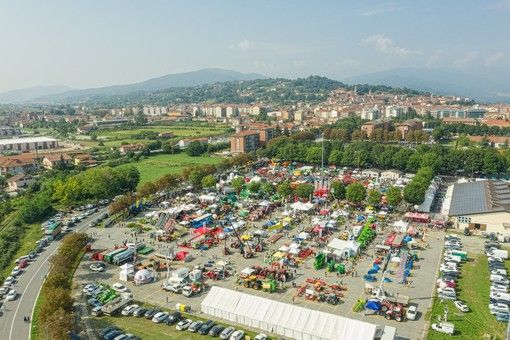 Saluzzo, veduta dall'alto della Fiera della Meccanica Agricola