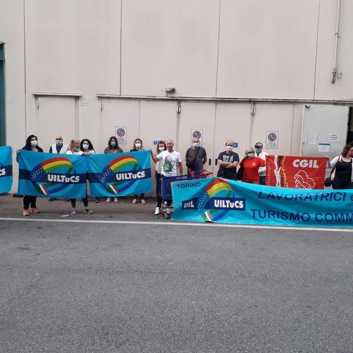 Grugliasco, sciopero dei dipendenti del supermercato Carrefour a Le Gru: &quot;Manca l'aria condizionata&quot;