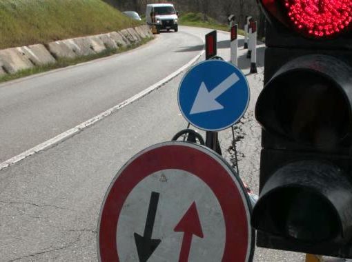Grugliasco, definitivo il senso unico alternato tra via Gozzano e strada dell'Arco