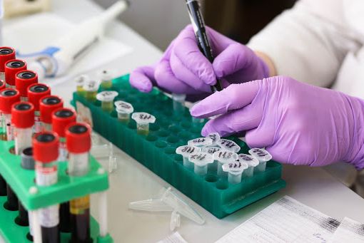 Effettuati 34 mila tamponi nelle Rsa piemontesi: positivo un anziano su quattro, quasi 8 mila i casi totali