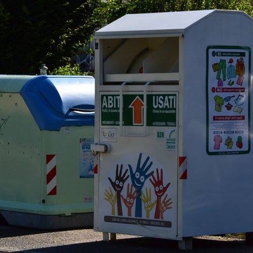 contenitore vestiti usati