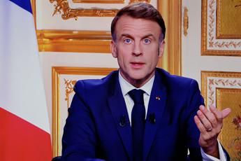 Francia, Macron: &quot;Nominerò premier nei prossimi giorni, resterò presidente fino a fine mandato&quot;