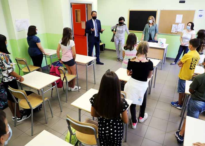 Anche a Grugliasco suona la prima campanella: Montà e Guarino incontrano gli studenti