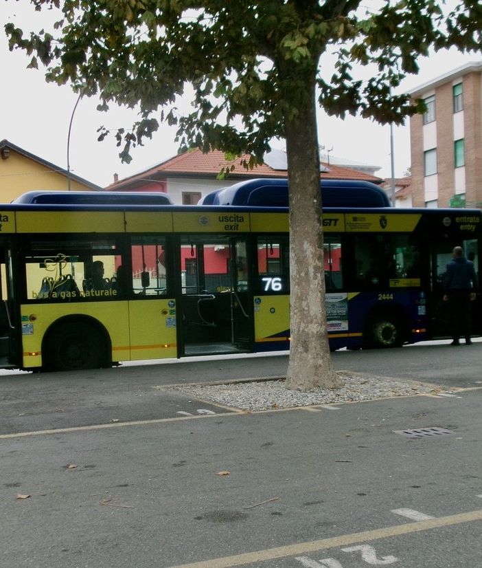 Grugliasco, arrivano i nuovi autobus a metano della linea 76