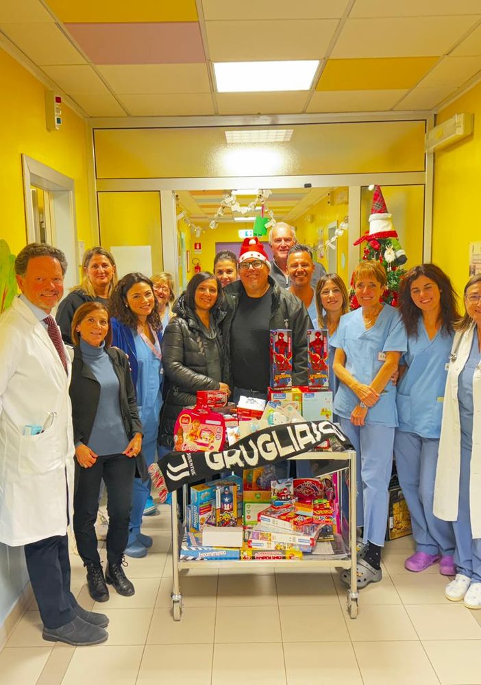 Donati regali e giocattoli per i bimbi dell'ospedale di Rivoli