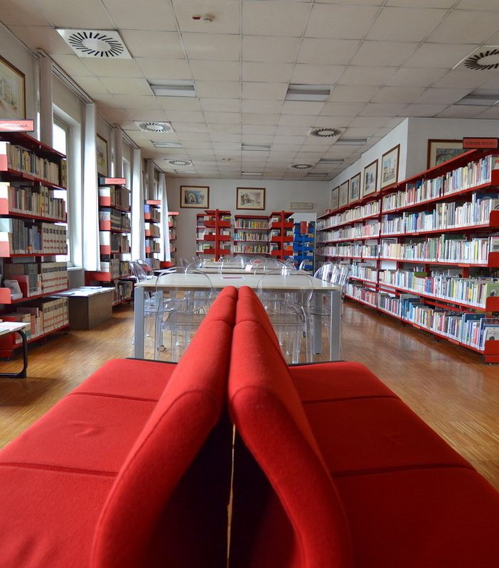 Grugliasco, riaperte le sale di lettura della biblioteca civica Neruda: 12 postazioni su prenotazione