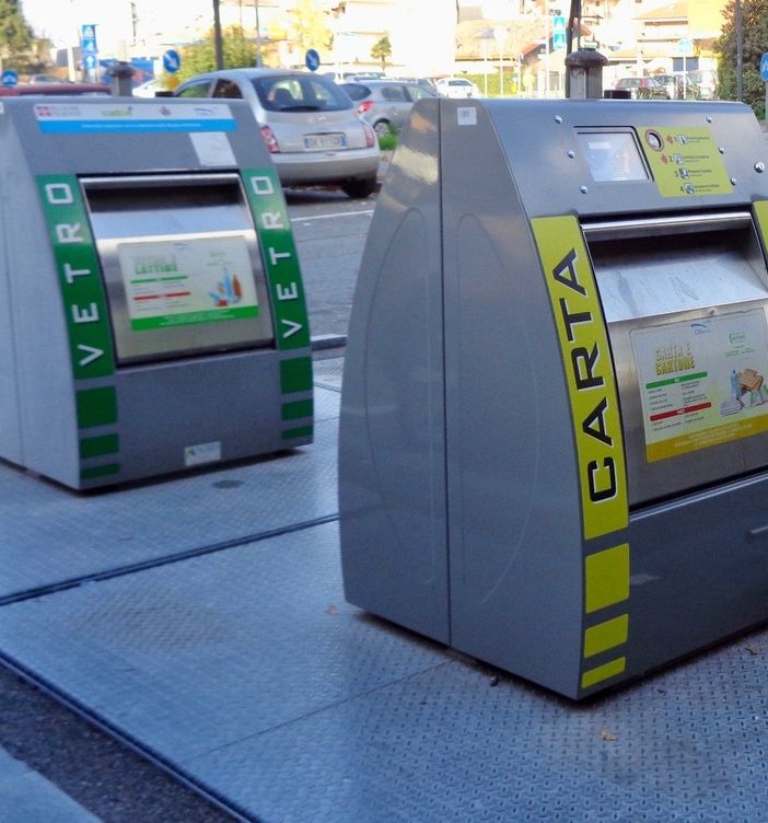 Grugliasco, cambiano le torrette per la raccolta differenziata dei rifiuti
