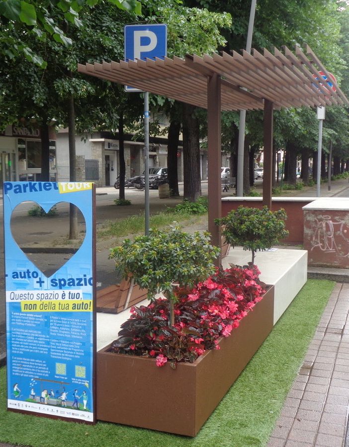 Installazione per far sedere i pedoni