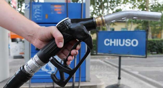 Benzinai, scattano le 48 di sciopero: fermi anche i self service, i notturni e le stazioni in autostrada