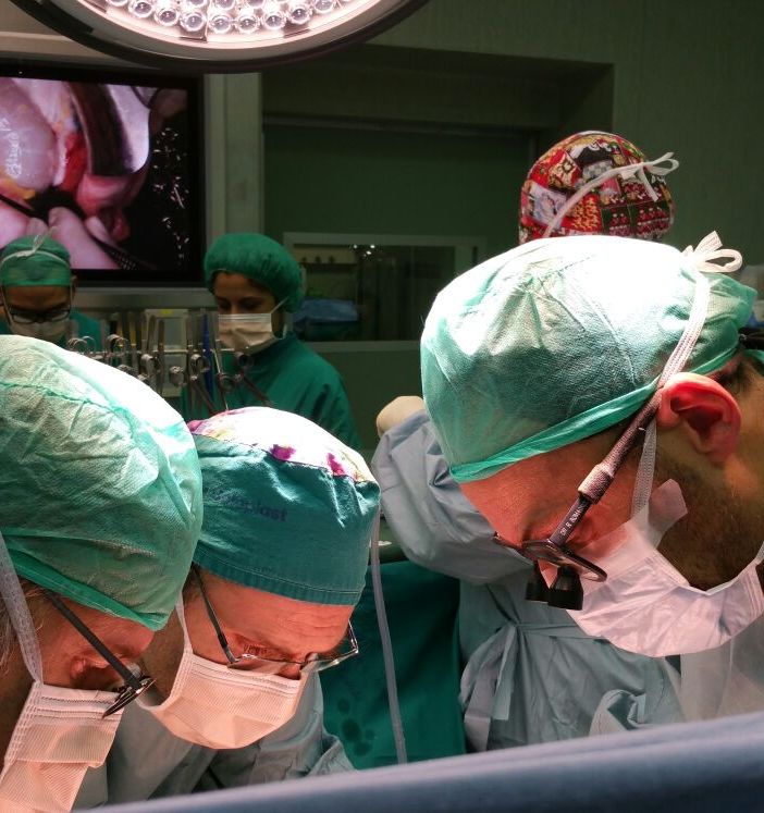 medici durante un trapianto
