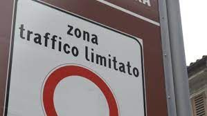 La neve fa sospendere la Ztl centrale: venerdì 16 dicembre stop alle restrizioni a Torino
