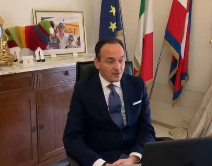 In Piemonte scuole superiori a distanza a settimane alterne, centri commerciali chiusi nel weekend