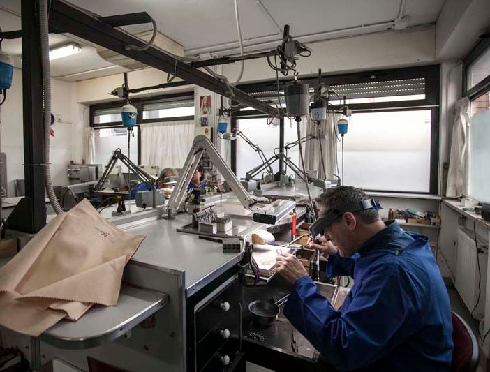 Artigiano al lavoro
