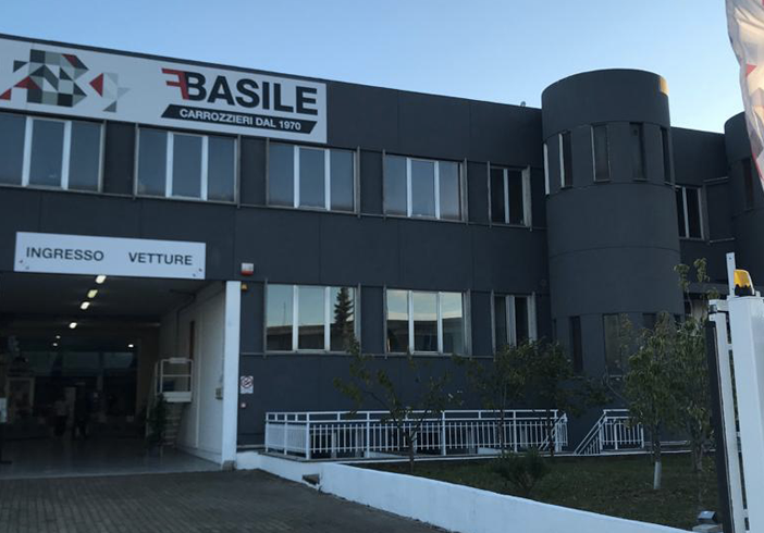 Inaugurata la nuova sede di Fratelli Basile: “Annunciamo l’accordo con Bmw, nel 2021 al via la scuola di carrozzeria” [VIDEO]
