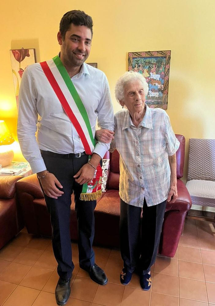 Grugliasco, la città fa gli auguri a Nonna Nelda Cardo per i suoi 100 anni