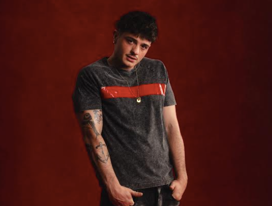 Olly fa il sold out a Venaria: &quot;Quando scrivo penso al momento magico in cui canto con il pubblico&quot;