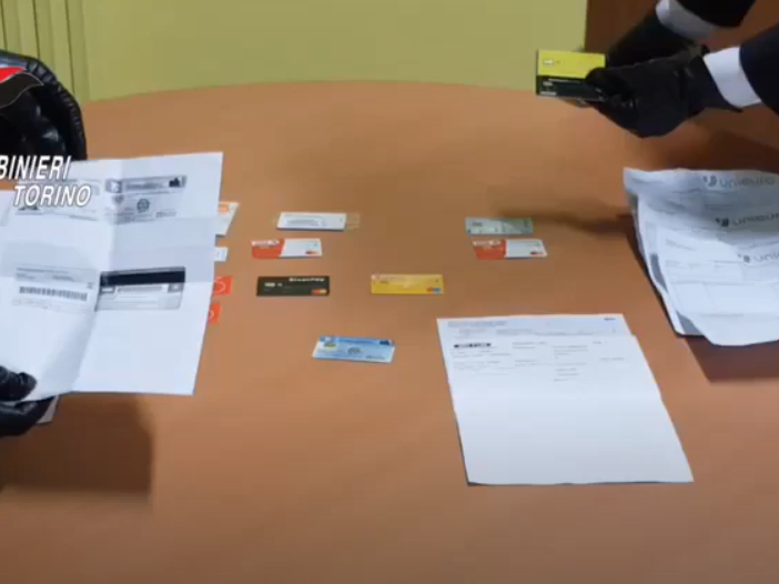 Del gruppo facevano parte anche due impiegati di un centro di telefonia