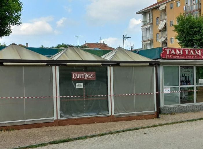 Messa in sicurezza a Grugliasco la porzione del chiosco andata a fuoco