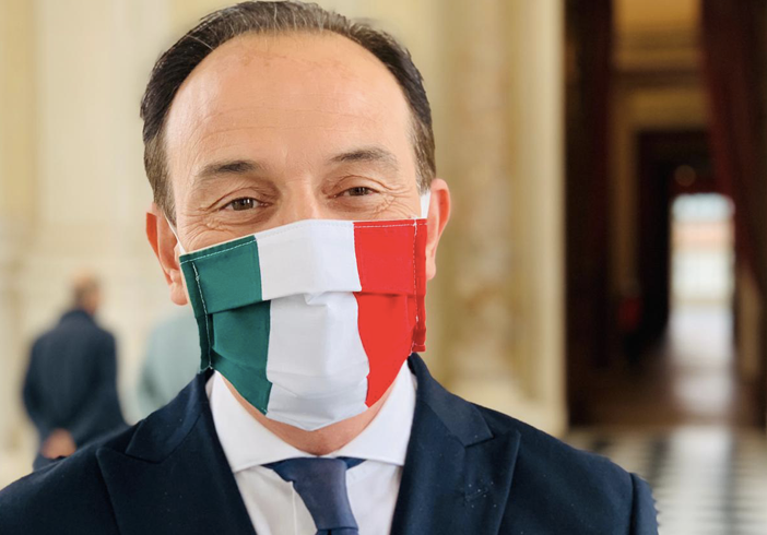 Covid, Cirio firma la nuova ordinanza: niente alcol dopo le 21, registro clienti nei ristoranti, chiusura notturna delle attività commerciali