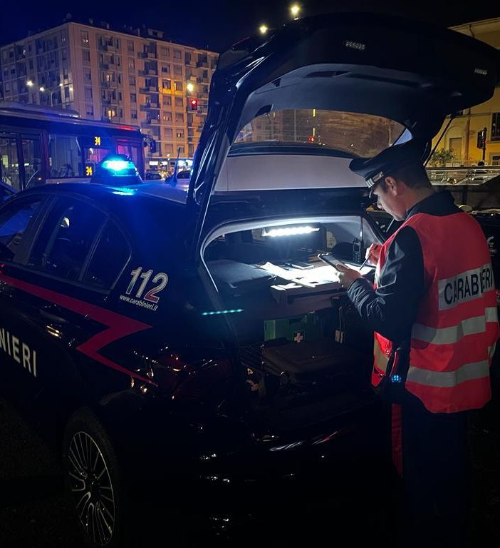 Accoltella i cognati dopo una lite, poi si taglia per simulare un’aggressione: arrestato a Rivoli