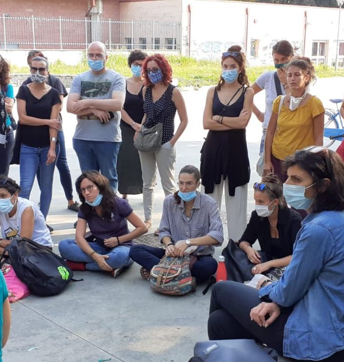 Scuola, docenti precari in presidio davanti al “Majorana” di Grugliasco