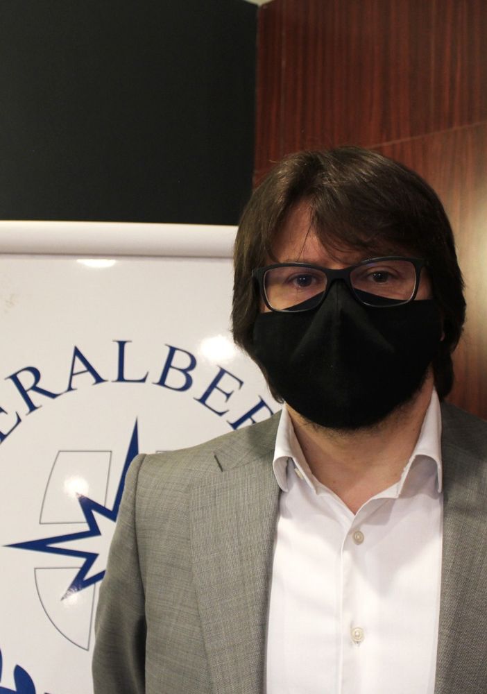 Fabio Borio con mascherina