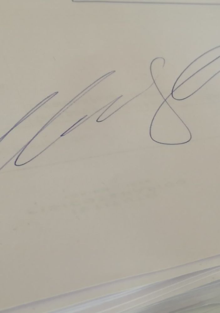 firma su un foglio bianco