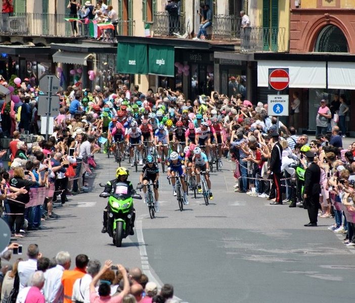 Venaria Reale alla ricerca di volontari per il Giro d'Italia 2024