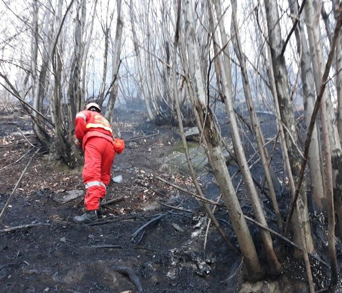  Giornata di interventi per i volontari antincendi boschivi: da martedì raddoppiato il presidio con elicottero