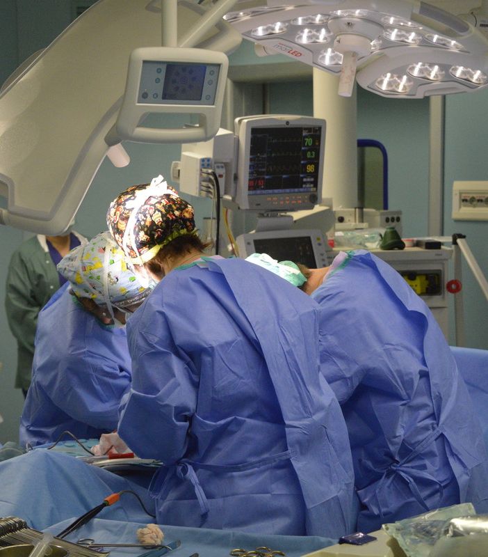 cardiologi al lavoro - foto di repertorio