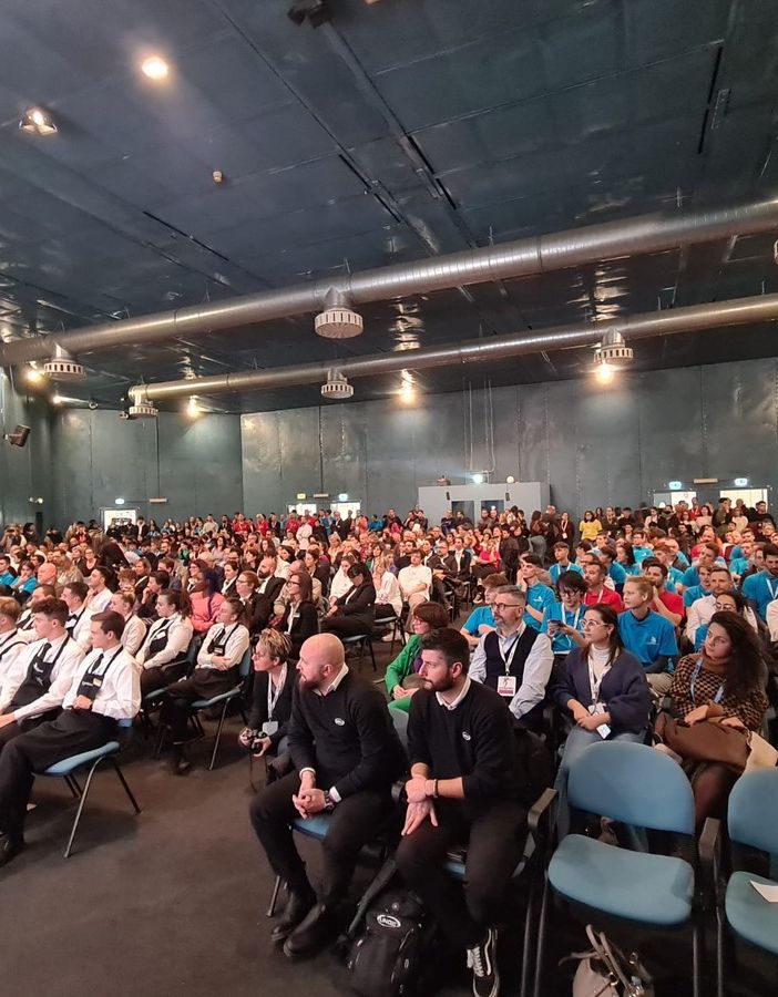 studenti seduti in platea
