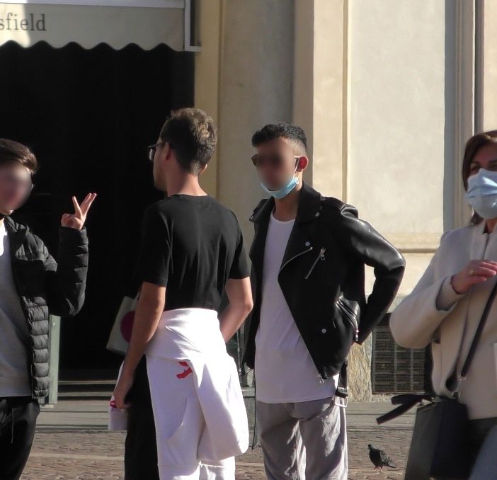 mascherine all'aperto nelle zone affollate