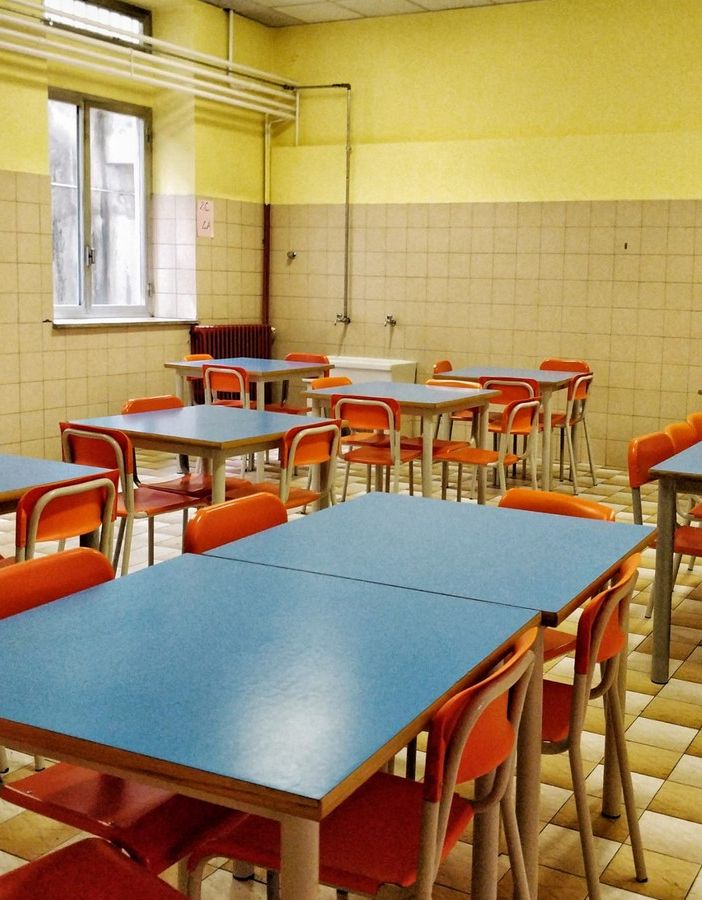 mensa scolastica vuota