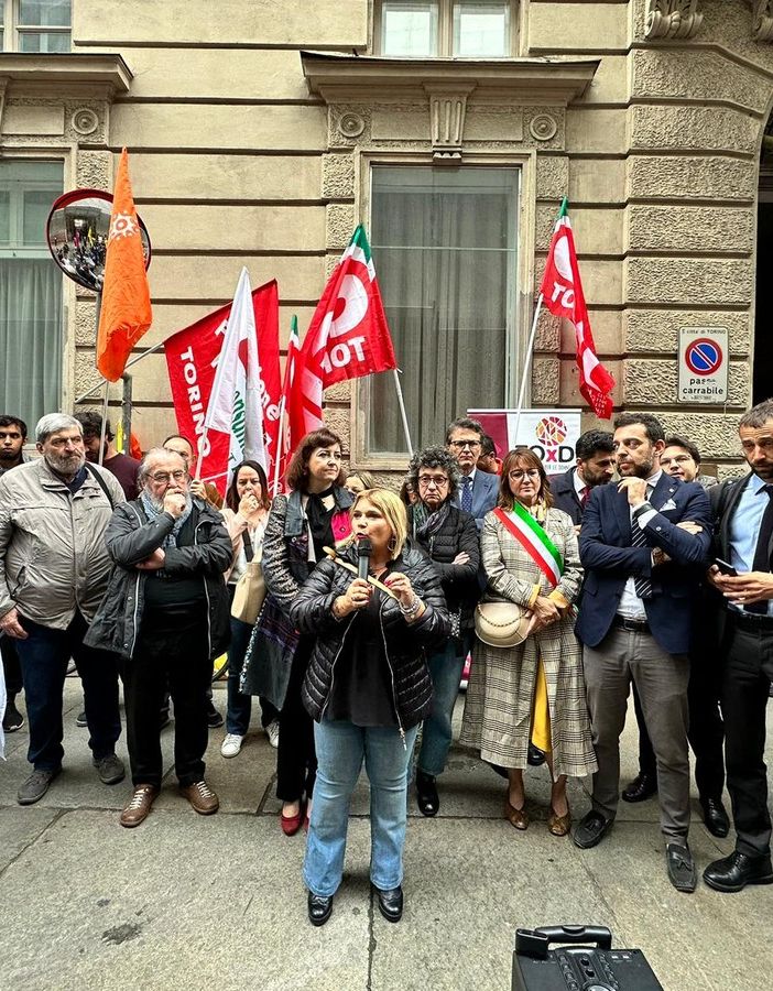 protesta di fronte a Palazzo lascaris