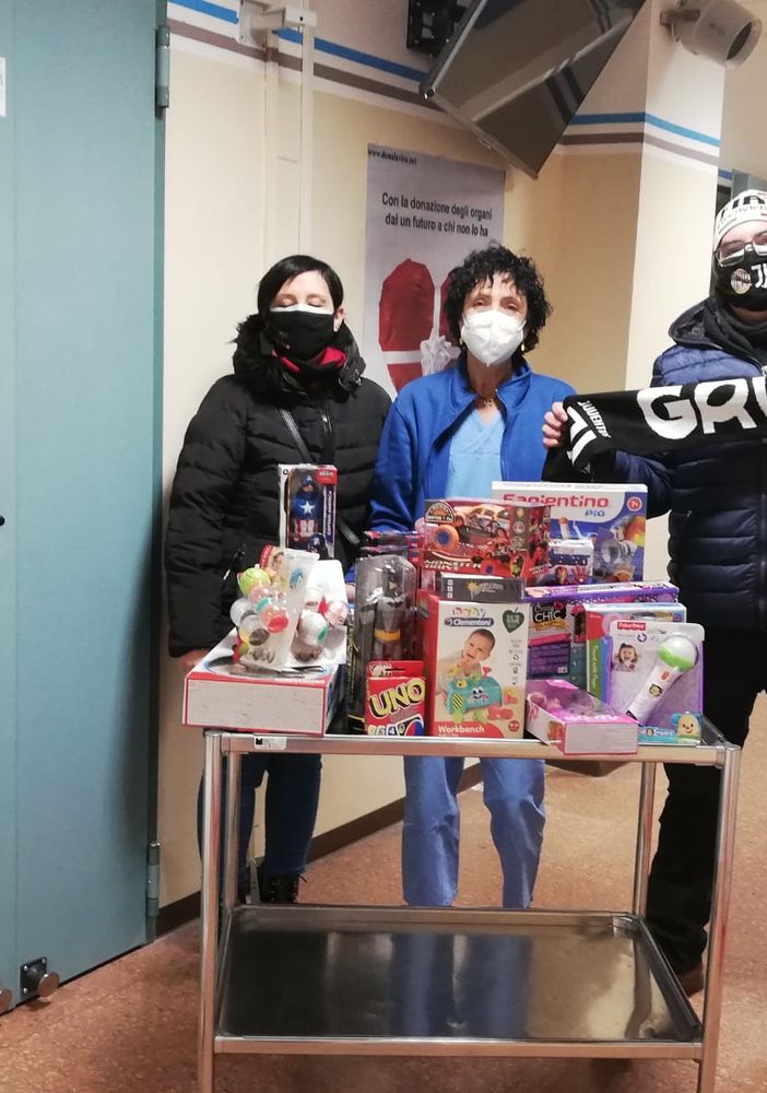 Grugliasco, consegnati ai bambini della pediatria di Rivoli i giocattoli acquistati dallo Juventus club Grugliasco