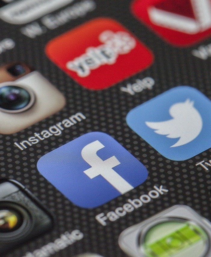 schermo di uno smartphone con app
