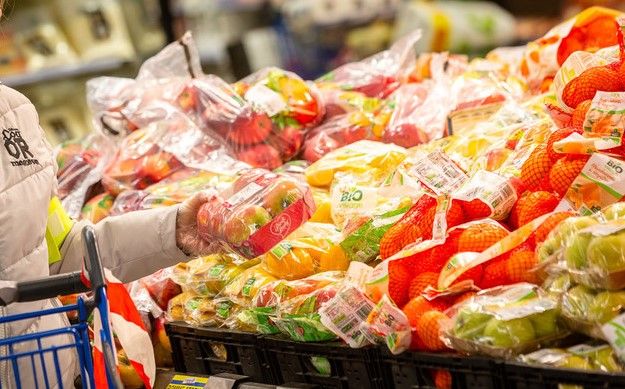 banco della frutta al supermercato
