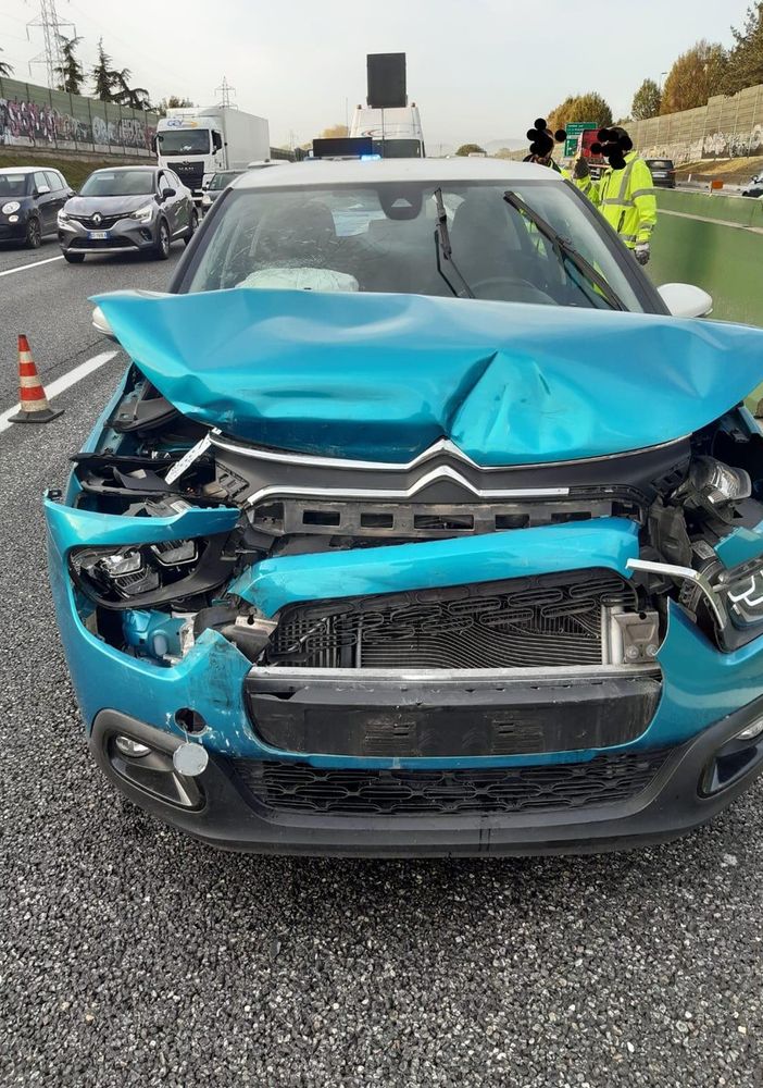 Tamponamento in tangenziale fra due auto a Collegno