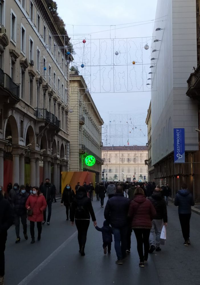 assembramenti in centro a Torino