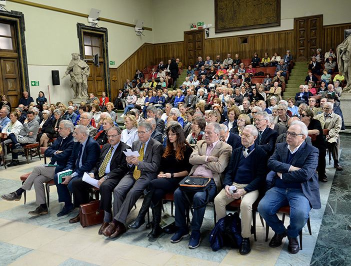 Persone sedute in un'aula