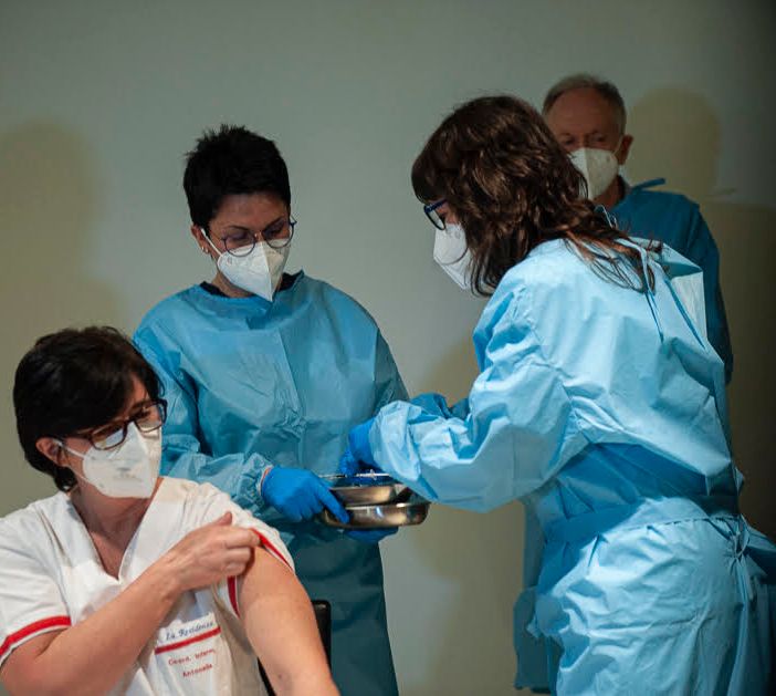 Vaccini, Canalis (Pd) lancia l'allarme: “Sempre più medici rinunciano a vaccinare”
