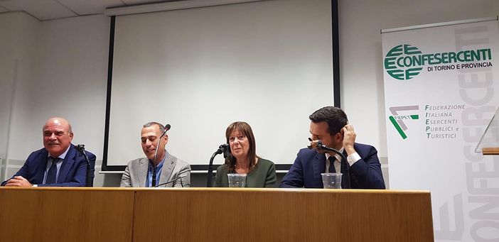 Ristori in ritardo, Confesercenti: "Ci avevano detto entro il 15 novembre, ma da due giorni tantissimi si lamentano di non aver ricevuto nulla" Ristori in ritardo, Confesercenti: "Ci avevano detto entro il 15 novembre, ma da due giorni tantissimi si lamentano di non aver ricevuto nulla"