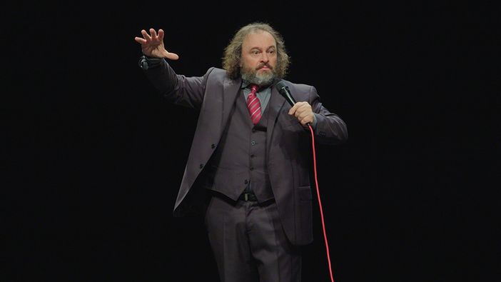 Balasso ad Arena Live Festival: &quot;La verità è celata: pensiamo in modo indipendente&quot;