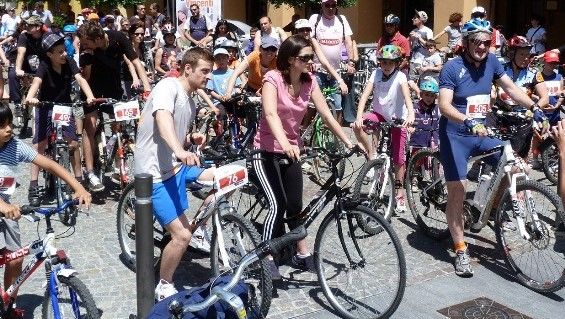 Grugliasco si alza sui pedali: i ciclisti chiedono uno "scatto" per una mobilità sostenibile