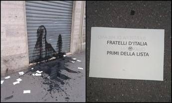 Torino, picconate contro la sede Fratelli d'Italia: olio esausto e volantini minatori - Foto Torino, picconate contro la sede Fratelli d'Italia: olio esausto e volantini minatori - Foto