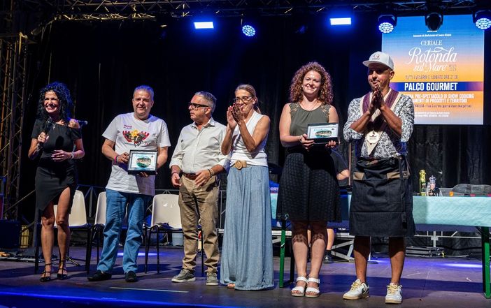 Palco Gourmet a Ceriale: il gran finale all’insegna della battuta piemontese alla begonia e del Settembre Astigiano con “la Liguria alla Douja” Palco Gourmet a Ceriale: il gran finale all’insegna della battuta piemontese alla begonia e del Settembre Astigiano con “la Liguria alla Douja”