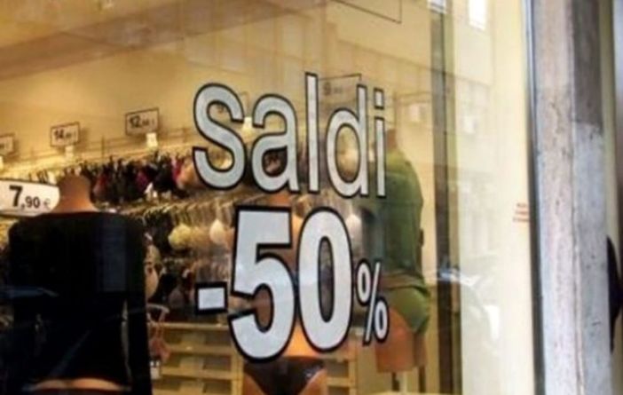 I saldi come medicina contro la crisi da Covid, il primo giorno regala un sorriso al commercio torinese: +10% I saldi come medicina contro la crisi da Covid, il primo giorno regala un sorriso al commercio torinese: +10%